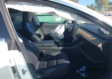 2018 Tesla Model 3 Long Range/Performance из США, поврежденный, VIN 5YJ3E1EB5JF067193